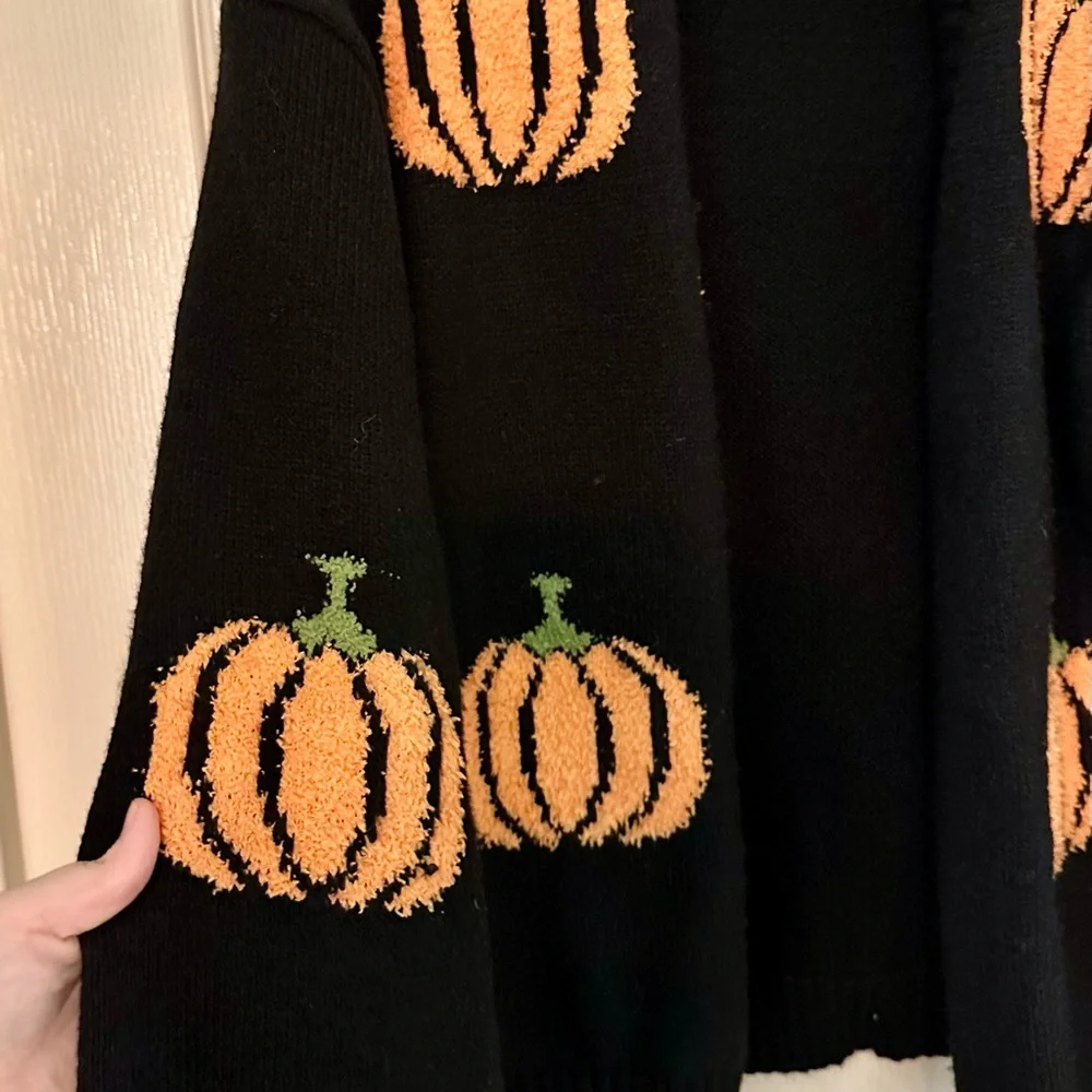 Super soft black and orange pumpkin Halloween sweater from Unique Vintage - Picture 4 of 4